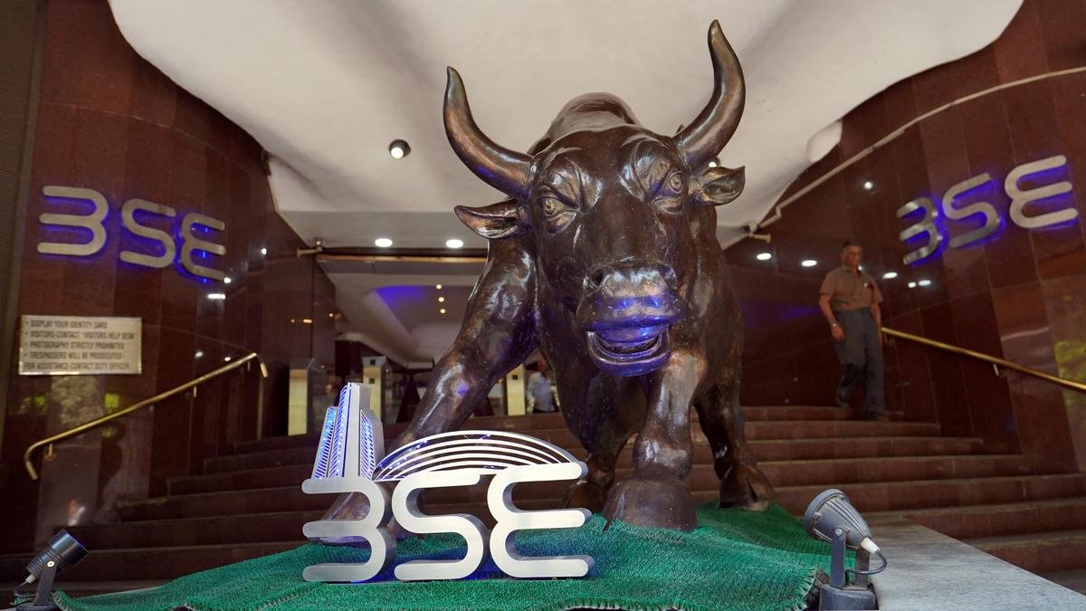 Sensex, Nifty climb in early trade on global markets rally