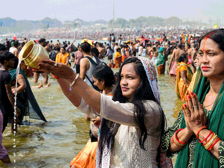 Mahakumbh LIVE | Prayagraj Kumbh Mela Shahi Snan Photo Video Update; Naga Sadhu - Yogi Adityanath - Kumbh Traffic - Railway Station | संगम पहुंचने के लिए 10KM पैदल चलना पड़ रहा: महाकुंभ में गाड़ियों की एंट्री नहीं, प्रयागराज आने-जाने वाली 8 ट्रेनें रद्द; 8वीं तक स्कूल ऑनलाइन