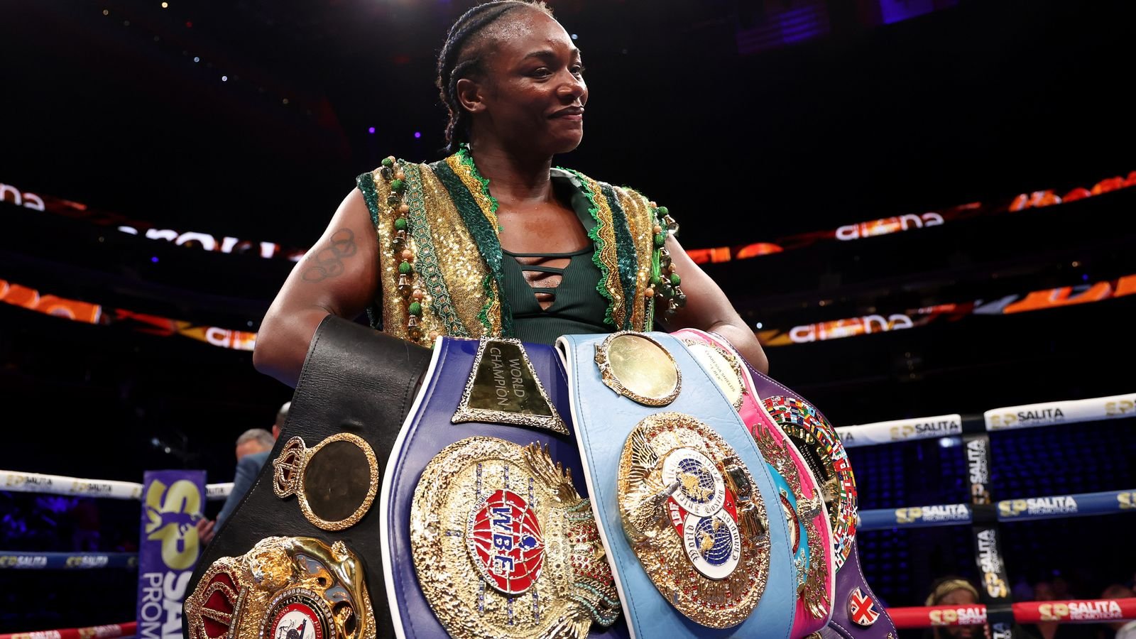 Claressa Shields beat Maricela Corenjo