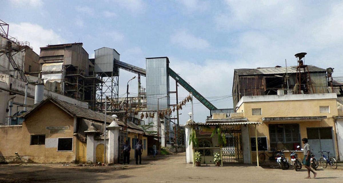 A team of experts from the National Sugar Institute (the Central institute for research in sugar technology) inspected the Mysugar Mill, for a first-hand assessment of the ongoing overhauling works of boiler and other machinery, in Mandya on June 14, 2016