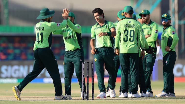 champions trophy pakistan semifinal qualification scenario after losing to india last hopes from bangladesh भारत से हारने के बाद भी सेमीफाइनल की रेस से बाहर नहीं हुआ पाकिस्तान, अब बांग्लादेश का सहारा; जानें समीकरण