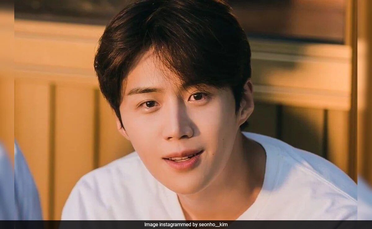 South Korean Actor Kim Seon Ho's First Salary As An Actor Was This