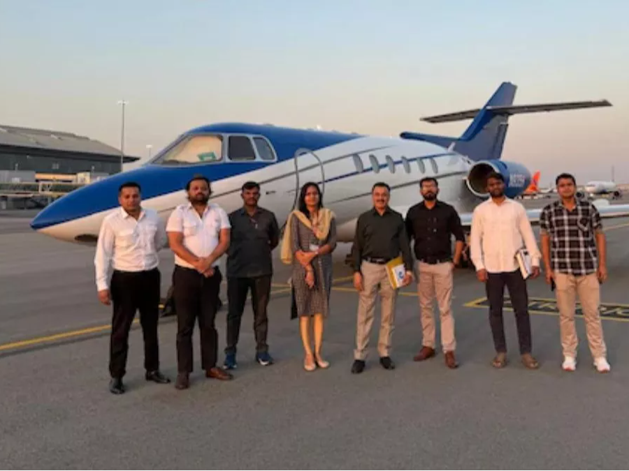 The ED team reached the airport to seize the business jet. Promoters are accused of cheating investors Rs 850 crore. - Dainik Bhaskar