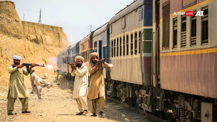 Pakistan Train Driver Salary Loco Pilot Facilities Jaffar Express Train Hijack BLA Pakistan Army पाकिस्तान रेलवे में ट्रेन ड्राइवर को कितनी मिलती है सैलरी? जानकर आप भी रह जाएंगे दंग