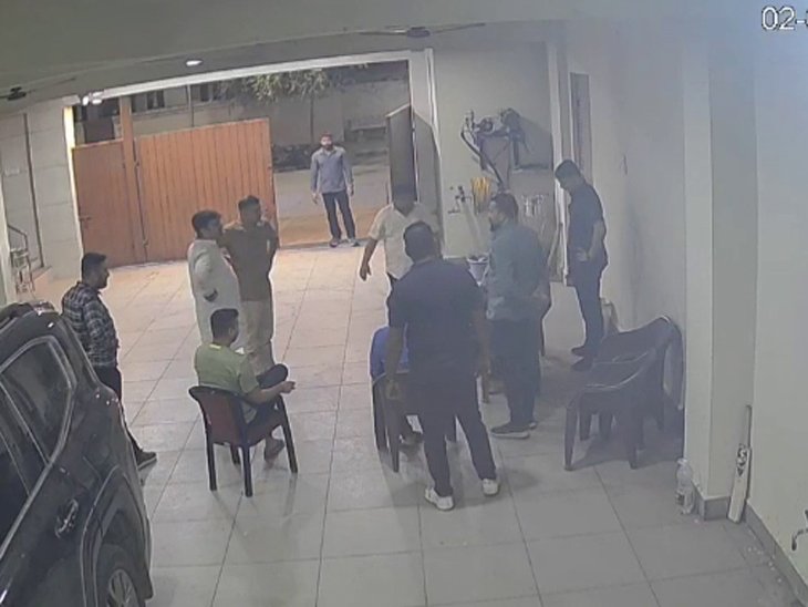 In the CCTV footage of former MLA Jairaj Singh's house, people including Ganesh Jadeja, young man and his father are seen.