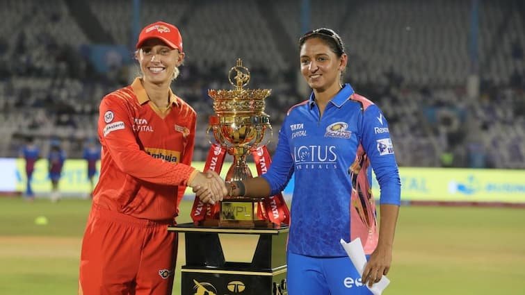 wpl eliminator toss win mumbai indians vs gujarat giants eliminator toss update harmanpreet kaur eliminnator mi vs gg playing xi WPL Eliminator: एलिमिनेटर मैच में मुंबई की पहले बैटिंग, फाइनल की टक्कर से पहले गुजरात का बड़ा खिलाड़ी चोटिल; प्लेइंग XI में बदलाव