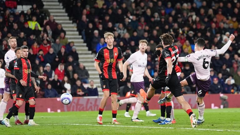 Brentford captain Christian Norgaard makes it 2-1 to the away team