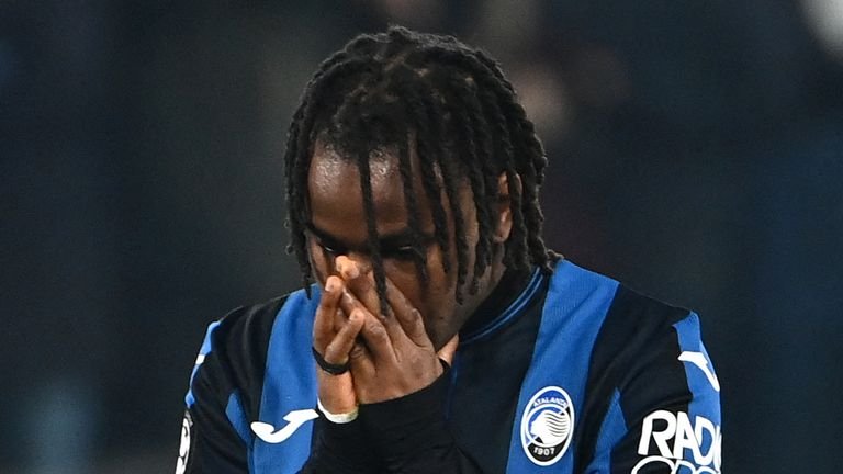 Atalanta's Nigerian forward #11 Ademola Lookman reacts at the end of the UEFA Champions League knockout phase play-off 2nd leg football match between Club Brugge KV and Atalanta at the Stadio di Bergamo in Bergamo on February 18, 2025. (Photo by Isabella BONOTTO / AFP)