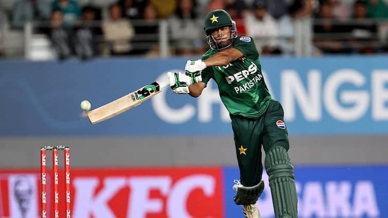 Hasan Nawaz break babar azam fastest t20 international hundred for pakistan nz vs pak 3rd t20 44 balls century 22 साल के पाकिस्तानी ओपनर हसन नवाज का वर्ल्ड रिकॉर्ड, बना डाला सबसे तेज शतक; बाबर आजम का रिकॉर्ड टूटा