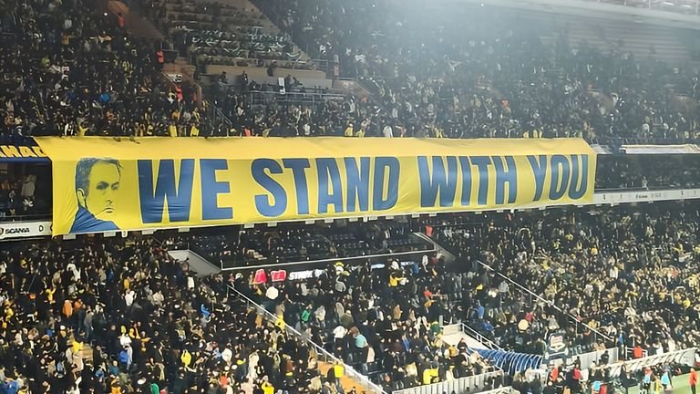 A banner from Fenerbahce fans supporting Jose Mourinho