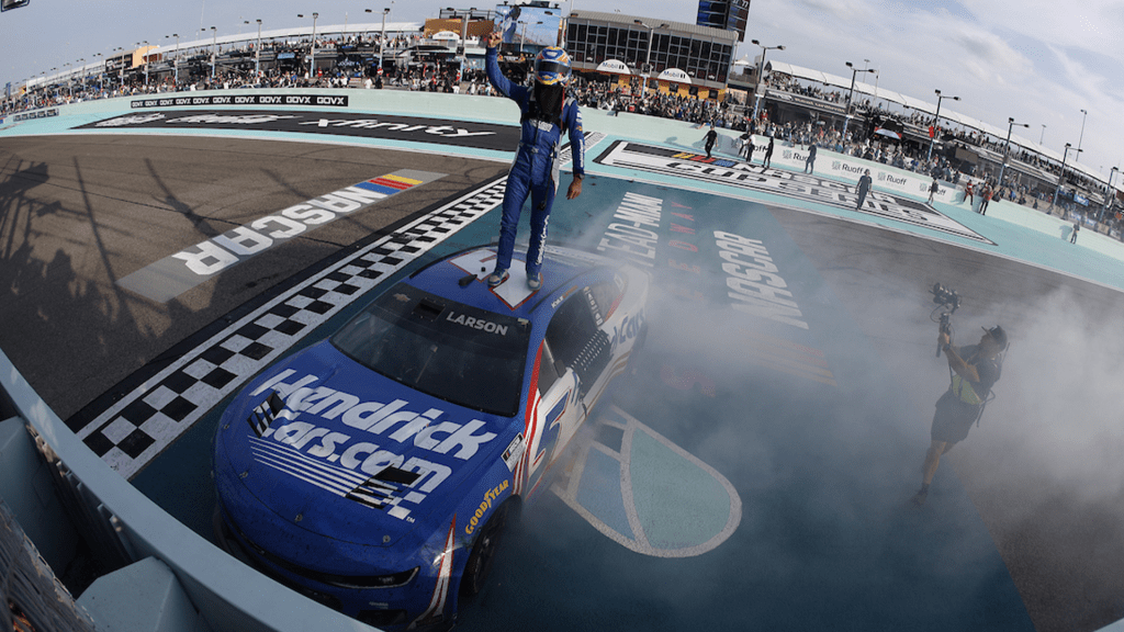 Larson Overtakes Bowman Late For Homestead Win