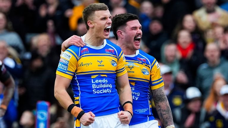 Ash Handley was among the tries as Leeds Rhinos scored seven in their victory over Castleford