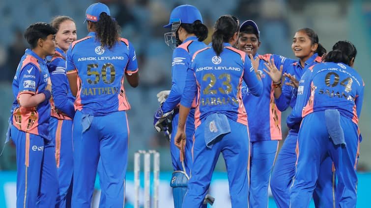 Mumbai Indians Will Play Against Delhi Capitals In Final MI vs DC WPL 2025 Latest Sports News WPL 2025: क्या मुंबई इंडियंस को हरा पाएगी दिल्ली कैपिटल्स? जानें फाइनल में कैसा रहा है दोनों टीमों का रिकॉर्ड