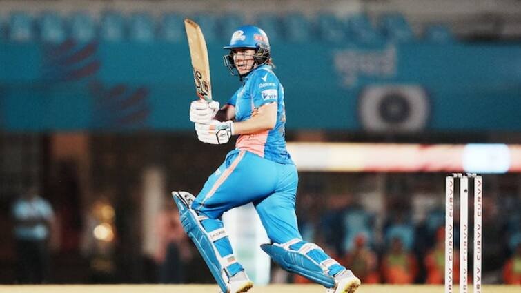 Nat Sciver Brunt first to breach 500 run mark in single season MI Vs DC WPL 2025 latest sports news WPL 2025: मुंबई इंडियंस की नताली साइवर ब्रंट ने बना दिया बड़ा रिकॉर्ड, जिसका टूटना नामुमकिन!