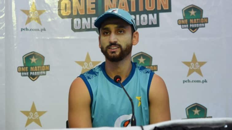 Pakistan Captain Salman Ali Agha Reaction After 1st T20 PAK vs NZ Here Know Latest Sports News PAK vs NZ: न्यूजीलैंड के खिलाफ पाकिस्तान की शर्मनाक हार, कप्तान सलमान आगा ने बनाए गजब बहाने!