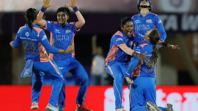 mi vs dc final match full highlights mumbai indians wpl champion 2nd time chokers delhi capitals lost 3rd consecutive wpl final mumbai indians vs delhi capitals मुंबई इंडियंस दूसरी बार बनी WPL चैंपियन, दिल्ली नहीं हटा पाई