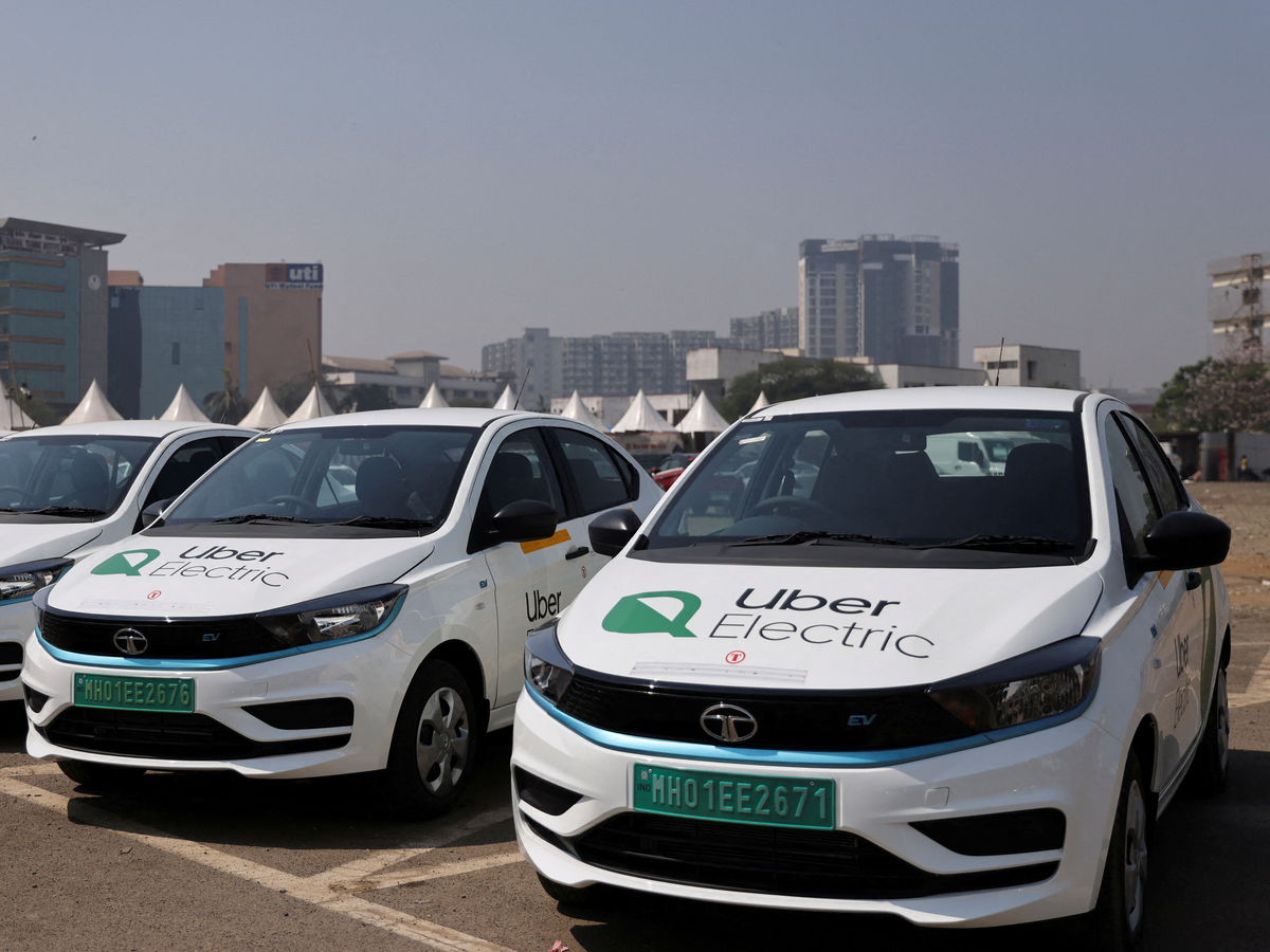 Hyderabad cab drivers protest; Ola uber rapido | No AC Campaign | Ola-uber drivers in Hyderabad will keep AC closed from today: Opposition to the fare policy of companies; Boycott of airport rides is also going on