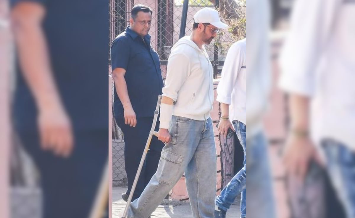 Hrithik Roshan, On Crutches After Knee Injury, Pays Last Respects