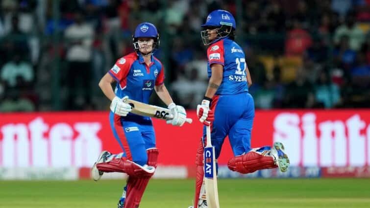 rcb vs dc wpl 2025 highlights shafali verma and jess jonassen half centuries helps delhi capitals beat royal challengers bangalore by nine wickets WPL 2025: RCB की एक और हार, दिल्ली कैपिटल्स ने बुरी तरह रौंदा; Shafali Verma और Jess Jonassen चमकीं