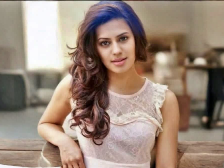 Kannada actress Ranya Rao was arrested on March 3 at Campe Gowda International Airport in Bengaluru with 14.2 kg of gold. - Dainik Bhaskar