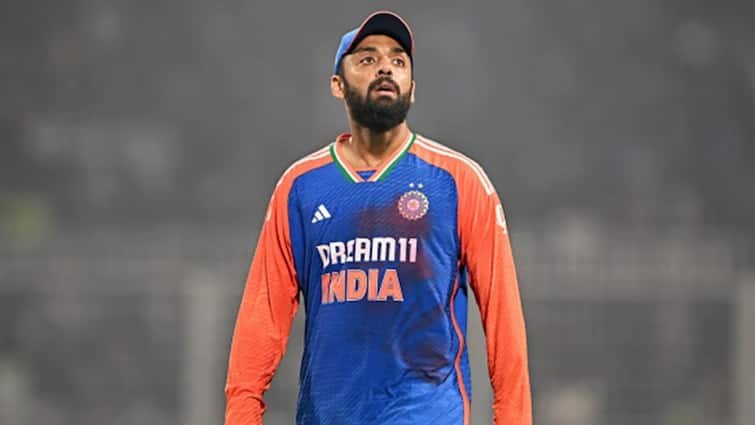 varun chakravarthy may never play test cricket here the reason why explained varun chakravarthy news Vraun Chakravarthy: वरुण चक्रवर्ती कभी नहीं खेल पाएंगे टेस्ट क्रिकेट? सबसे बड़ी वजह आई सामने; सच कर देगा हैरान