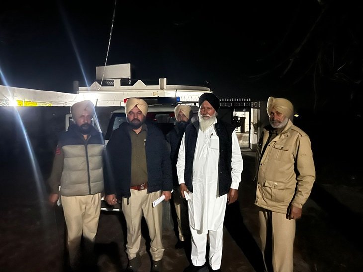 The Punjab Police teams reached their home in the morning to take the farmer leaders into custody.