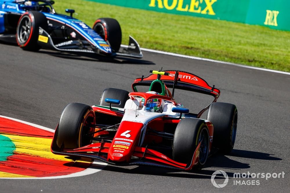 Andrea Kimi Antonelli, Prema Racing, leads Zak O’Sullivan, ART Grand Prix