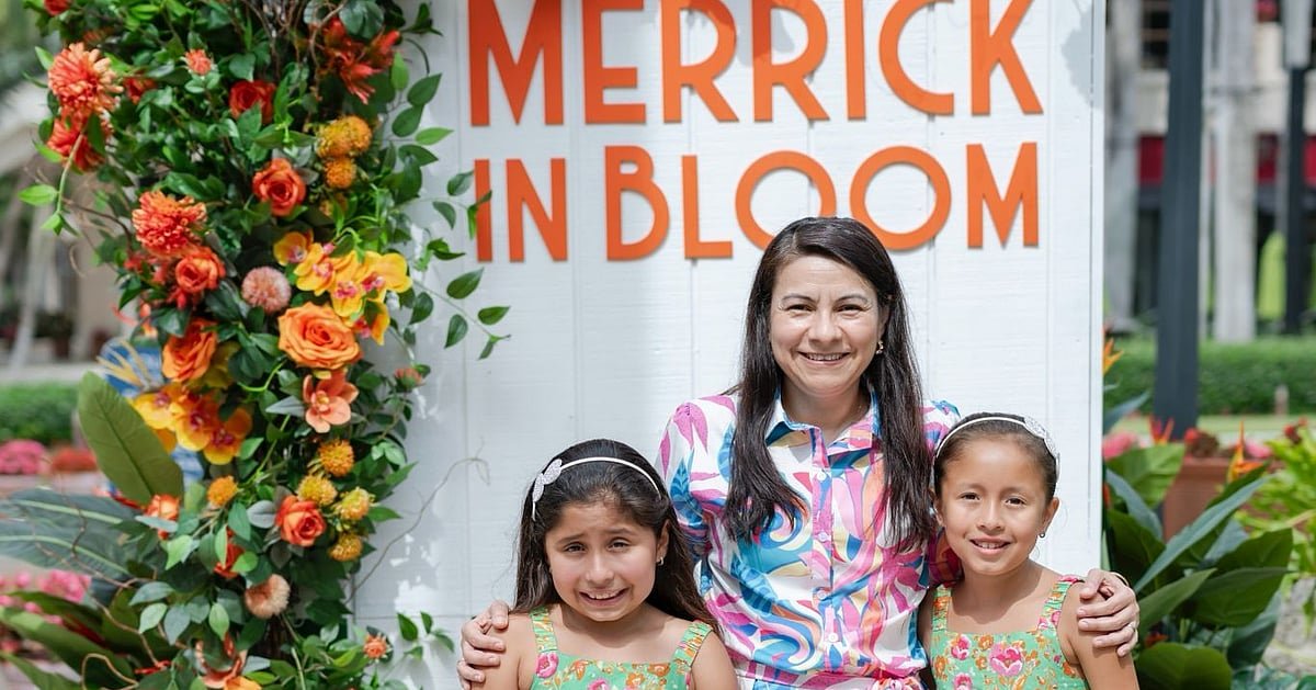 Free Family Portraits at Merrick Park